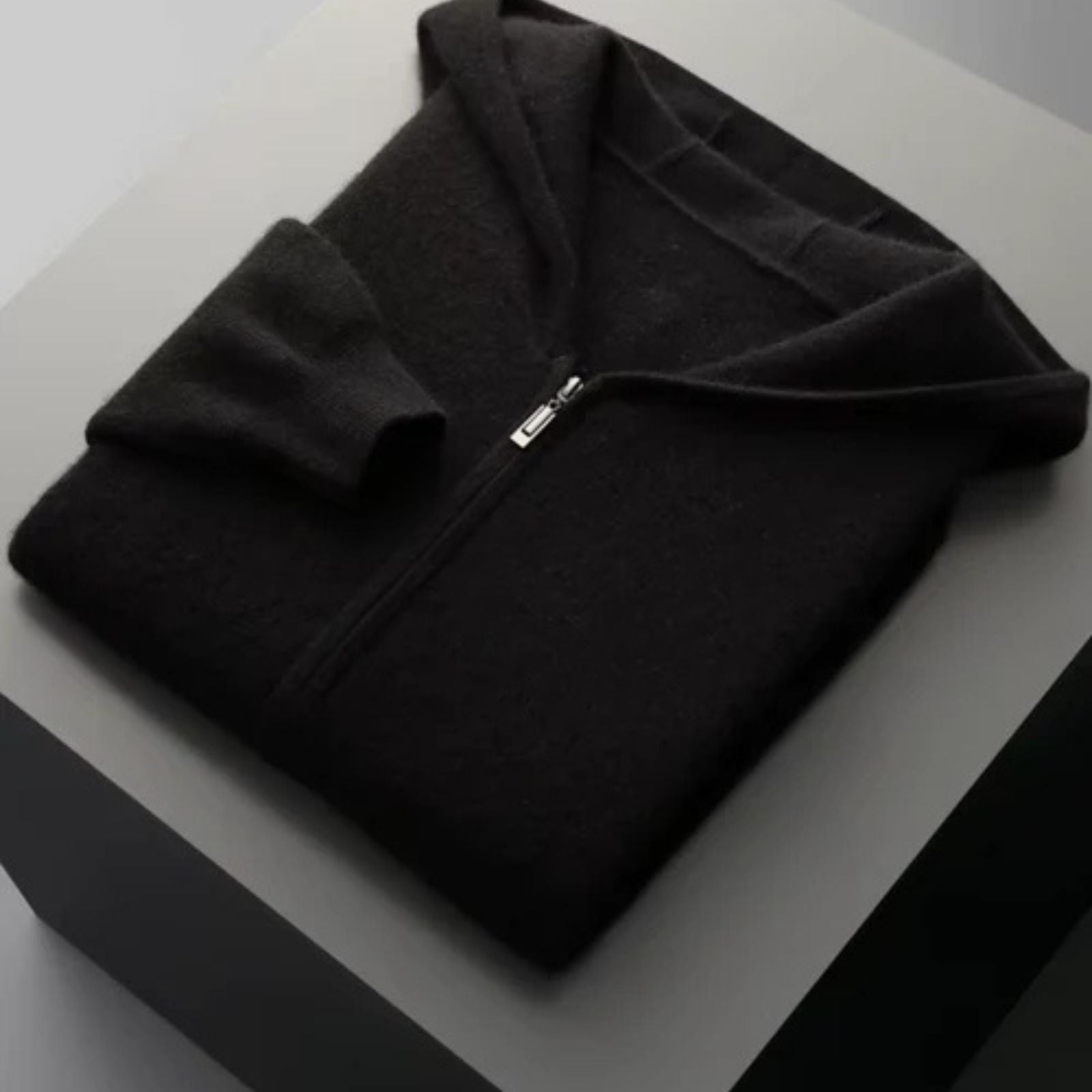 Le sweat à capuche zippé en laine mérinos Lucerne
