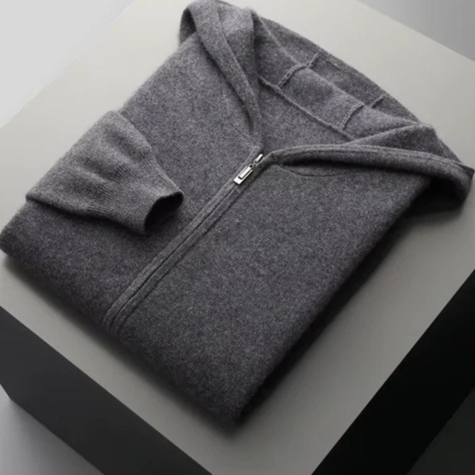 Le sweat à capuche zippé en laine mérinos Lucerne