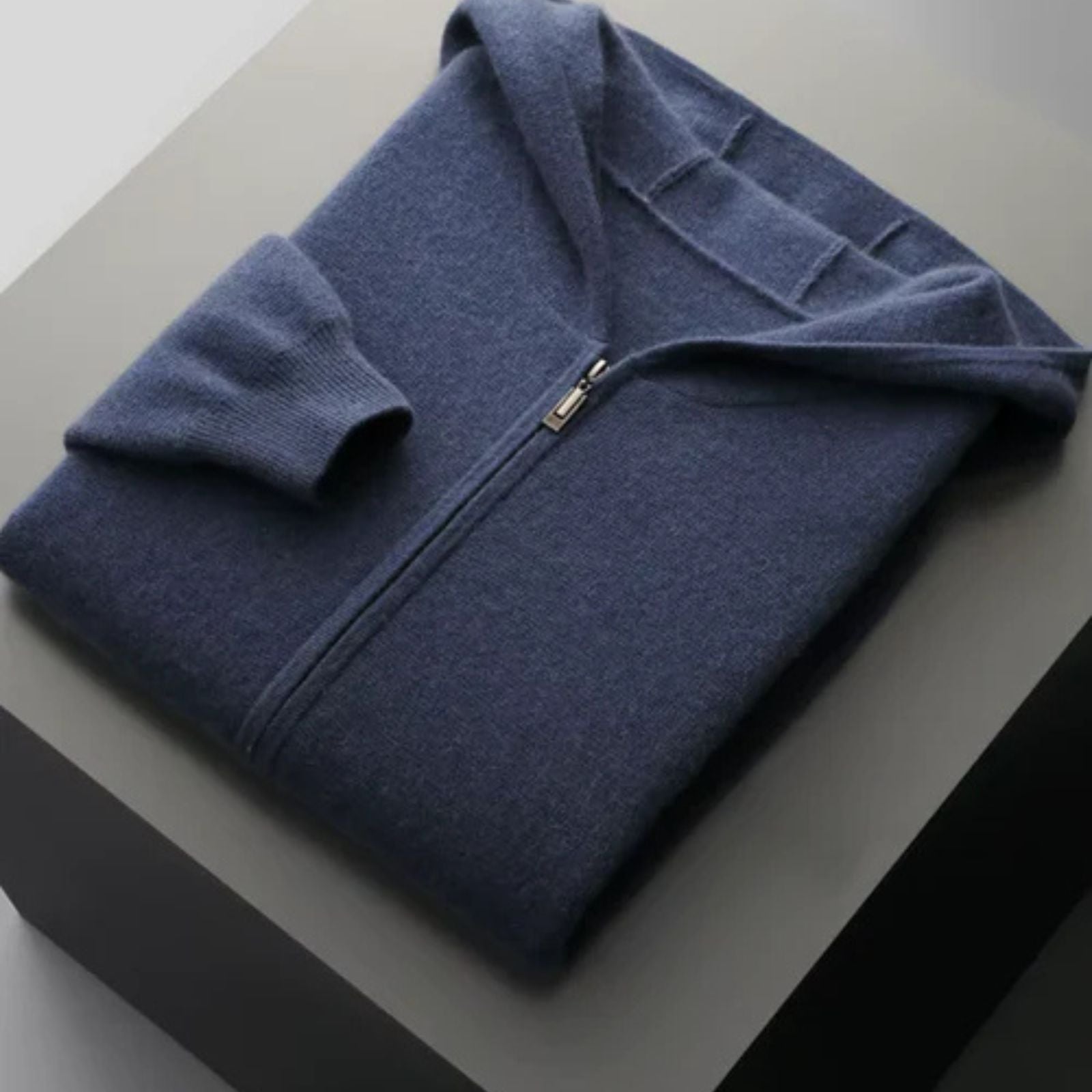 Le sweat à capuche zippé en laine mérinos Lucerne