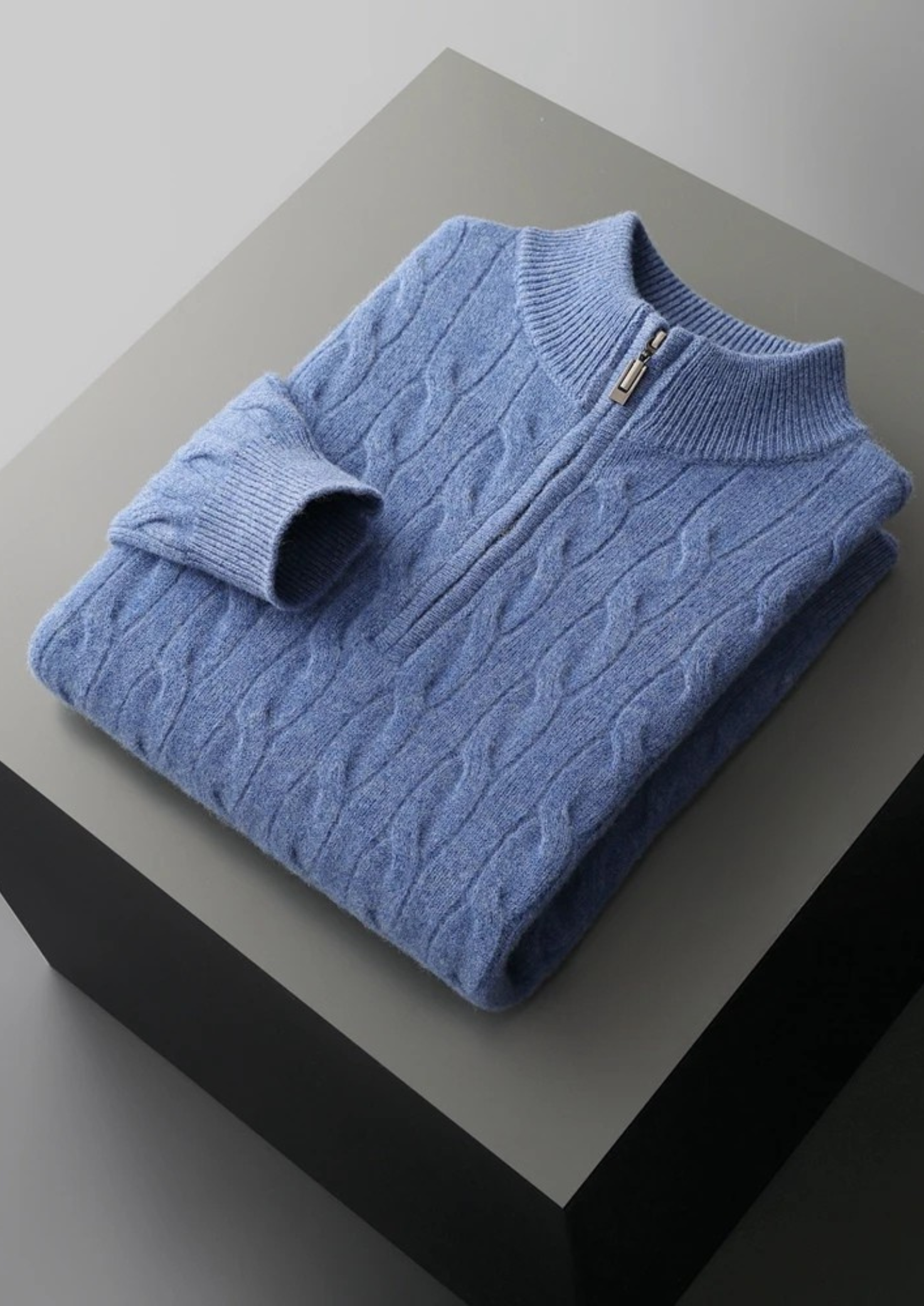 PULL NOBA À COL MONTANT ZIPPÉ EN LAINE TORSADÉE