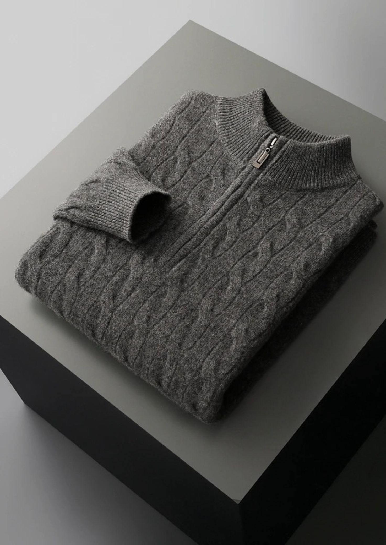 PULL NOBA À COL MONTANT ZIPPÉ EN LAINE TORSADÉE