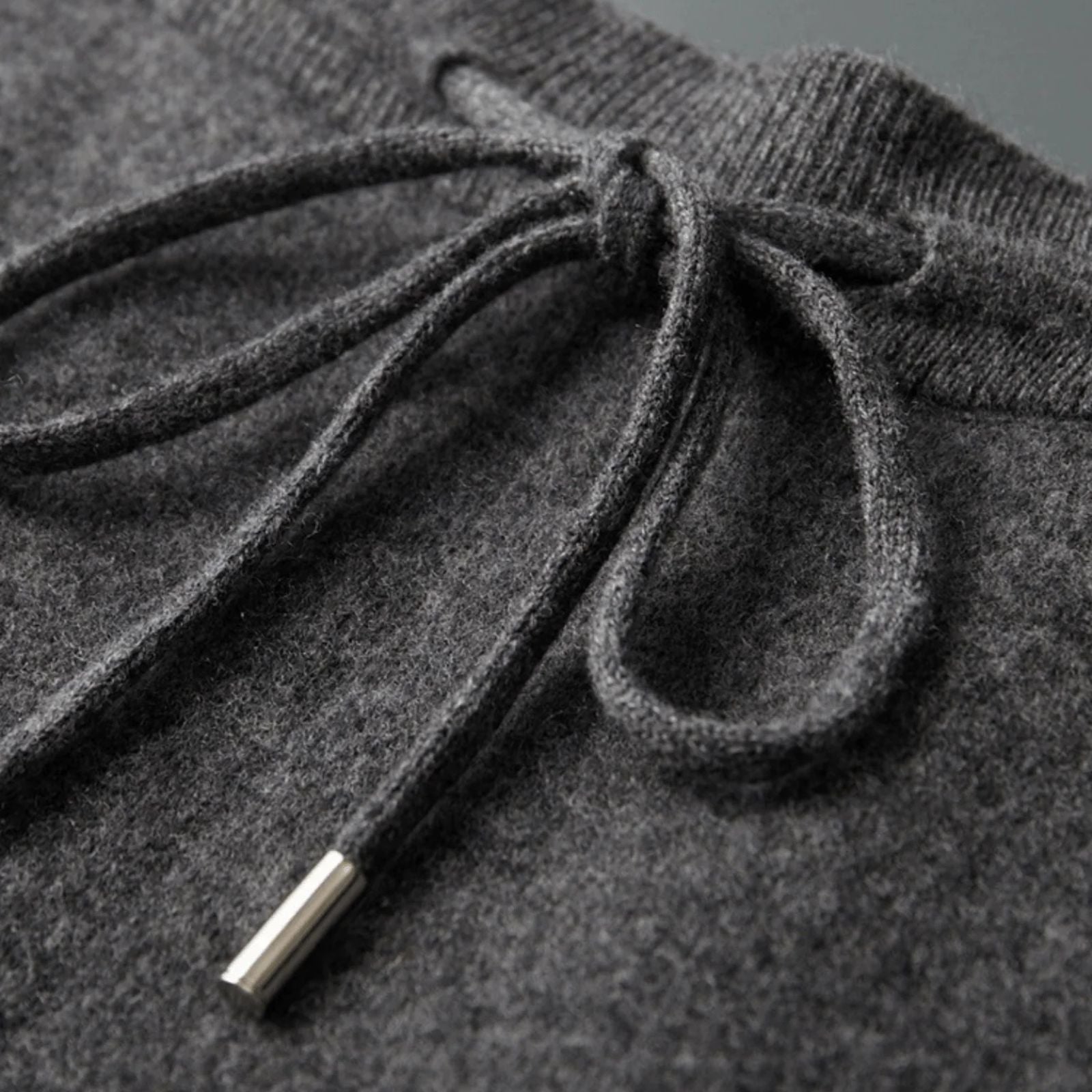 Le pantalon droit rayé en laine mérinos de Marseille